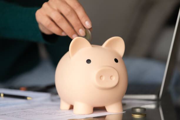 Con sencillas recomendaciones es posible cumplir con el propósito de ahorrar dinero. Foto: (iStock)