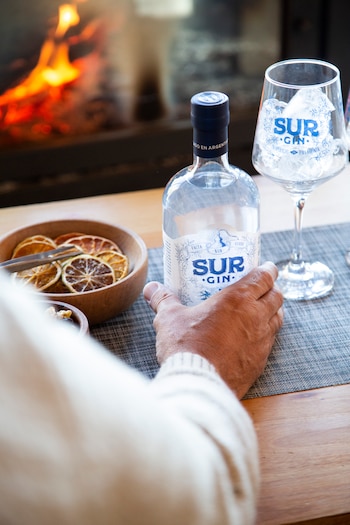 La empresa argentina exporta a España e Italia, consolidando el crecimiento internacional del gin nacional y el prestigio de su etiqueta