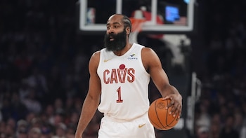 Un juez desestimó el cargo por tenencia ilegal de un arma contra el jugador de la NBA James Harden