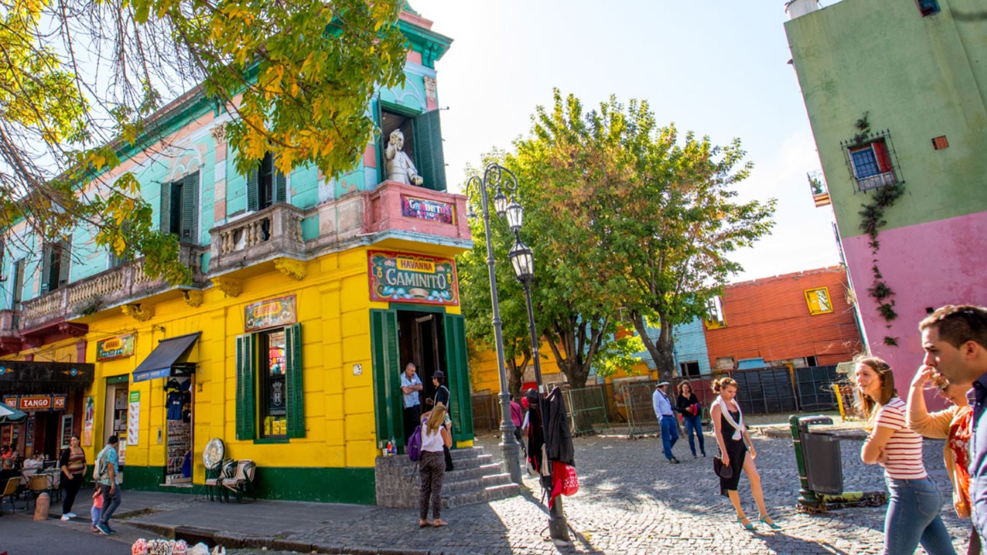 La llegada de visitantes extranjeros creció, pero no alcanzó para compensar la salida de residentes. (Buenos Aires Ciudad)