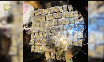 Mais tarde, eles levaram as drogas e as armas