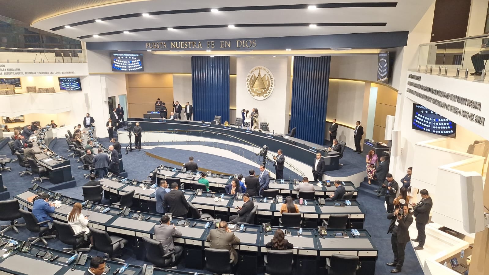 s. Con 57 votos a favor y un voto en contra, los diputados avalaron la iniciativa presentada por el presidente Nayib Bukele, a través del Consejo de Ministros. (Cortesía: Jessica García)