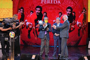 Vicente Pereda entró al salón