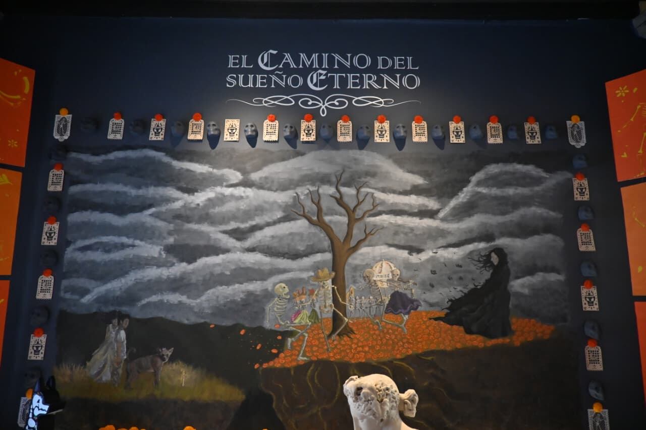 La muestra recrea el ambiente de la capital mexicana hacia 1875, época marcada por la inauguración de la estación de ferrocarriles de Buenavista. (INBAL)