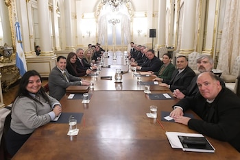 La foto de la primera reunión oficial