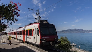 Al menos cinco heridos tras