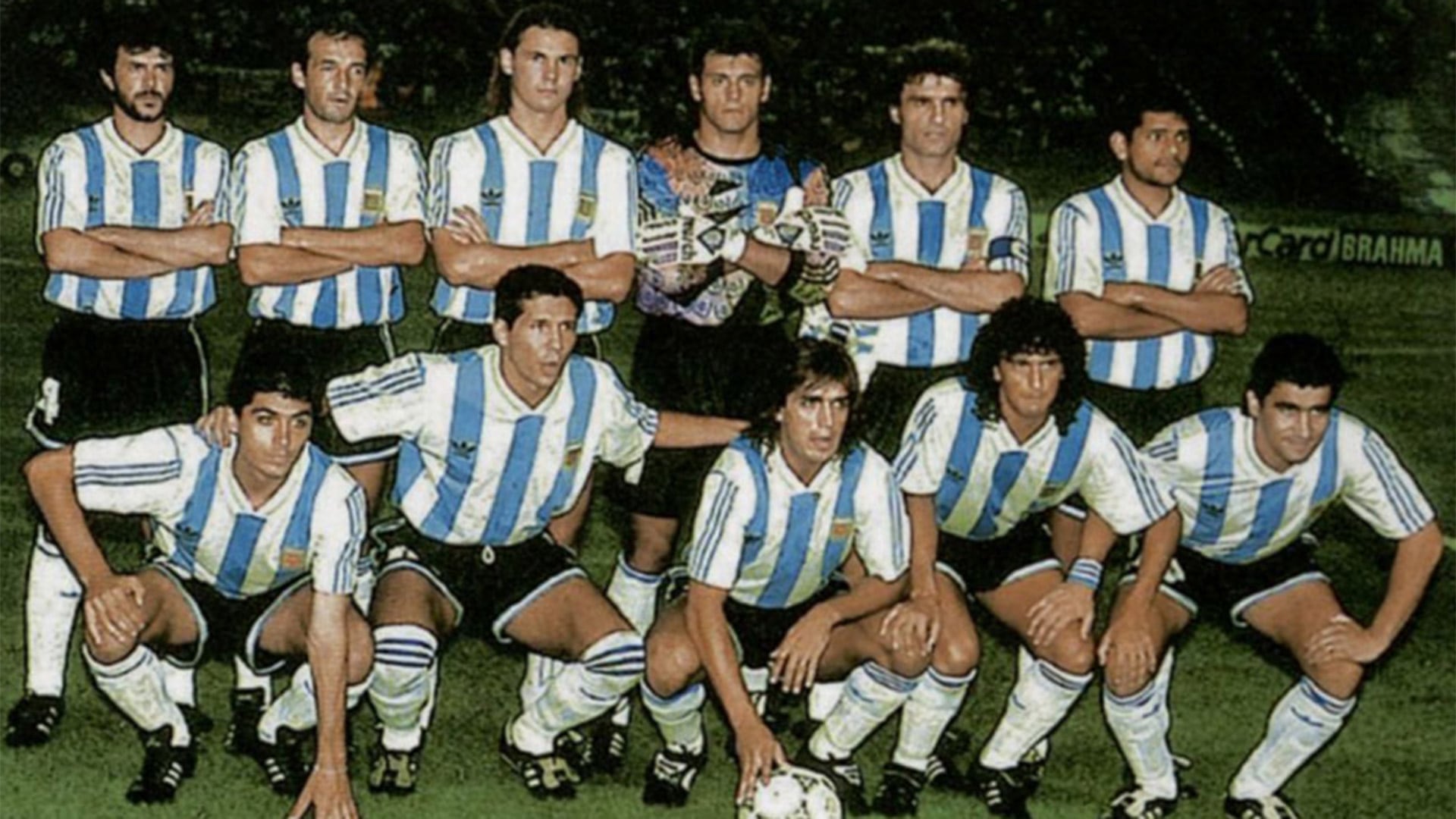 Con la selección argentina que ganó la Copa América 93, en Ecuador. Arriba: Fabián Basualdo, Jorge Borelli, Fernando Redondo, Sergio Goycochea, Oscar Ruggeri, Ricardo Altamirano. Agachados: Gustavo Zapata, Diego Simeone, Gabriel Batistuta, Néstor Gorosito y Alberto Acosta (Foto: Conmebol)