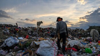 Recolección de plástico en un