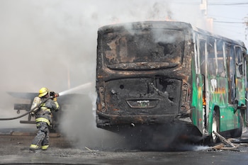 El acusado enfrenta un proceso por terrorismo luego de que presuntamente lanzara un artefacto incendiario contra un autobús en la carretera Irapuato-Silao. EFE/ Francisco Guasco