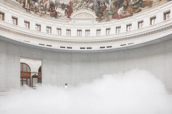 La japonesa Fujiko Nakaya esculpe con niebla en París