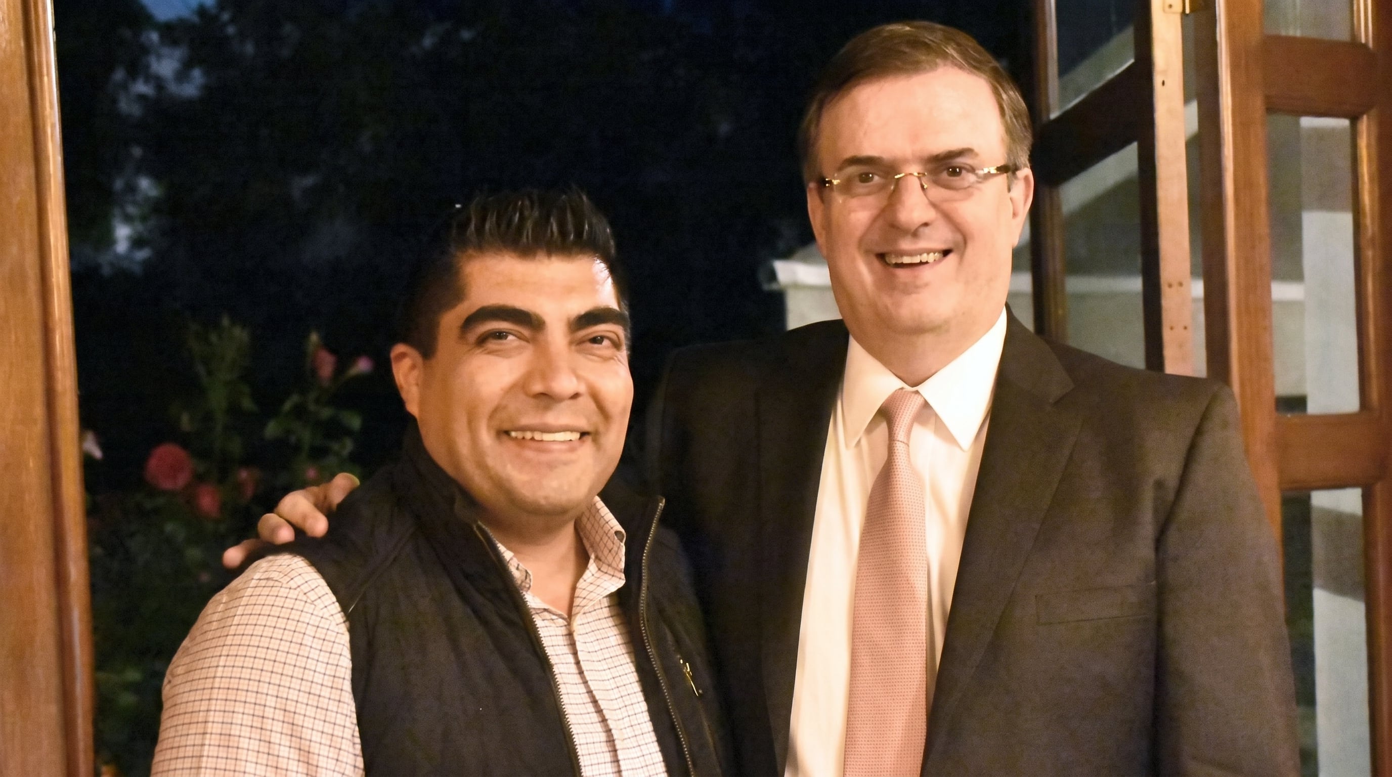 Tras casi tres décadas con Marcelo Ebrard, crenuncia a la secretaría de Economía