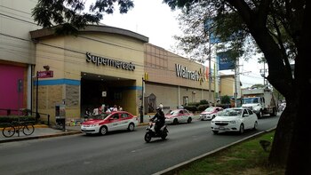 Dentro de la tienda hay