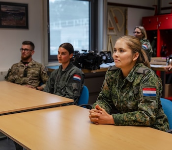 Amalia de Holanda termina su formación en la Real Fuerza Aérea (Ministerio de Defensa)