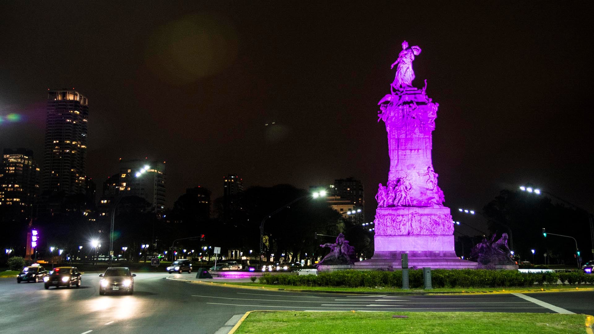 Con más de 25 metros de altura, el Monumento a los Españoles, oficialmente llamado