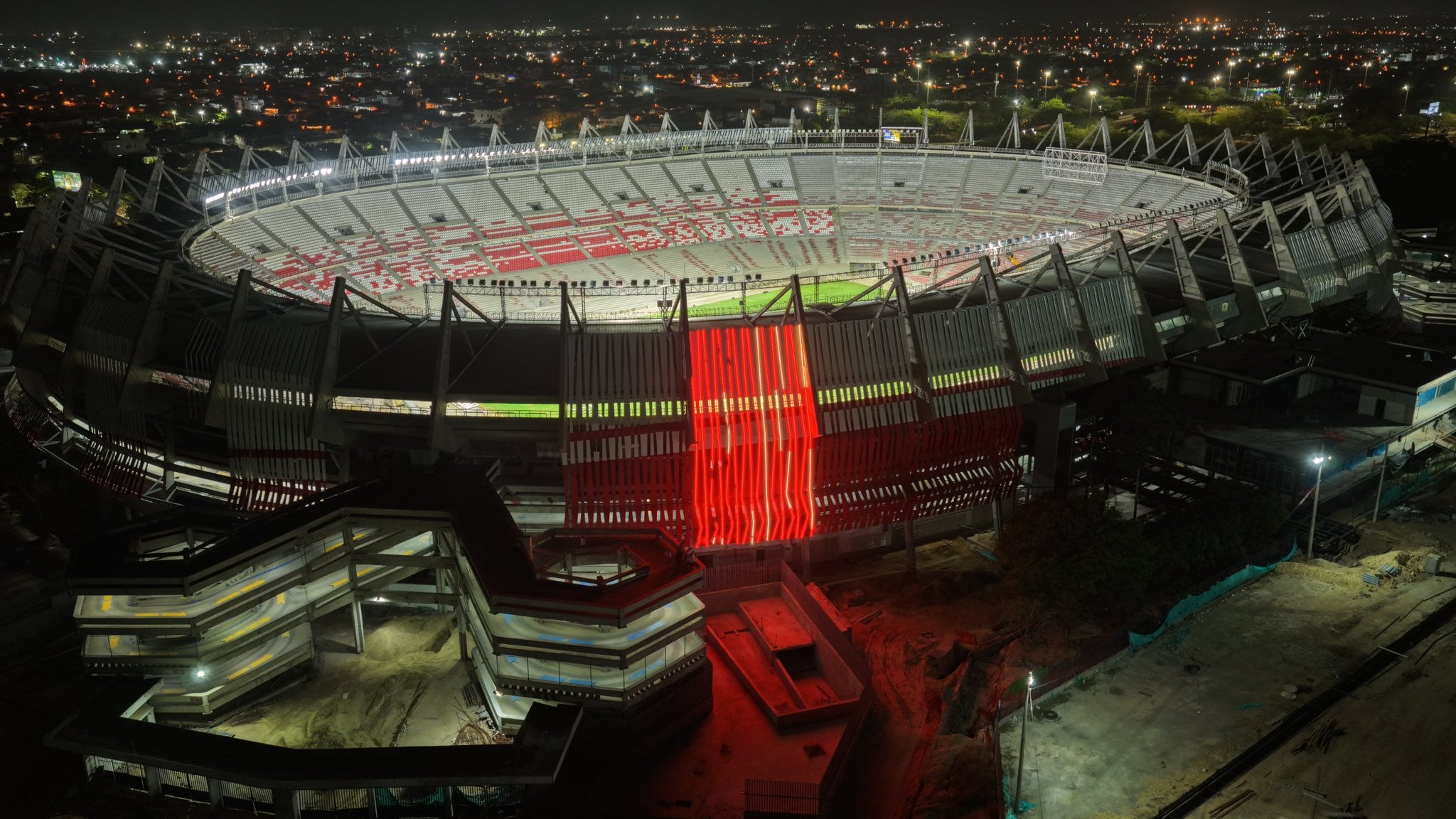Se espera que el estadio Metropolitano sea entregado en octubre, para que la Conmebol lo aliste para la final de la Copa Sudamericana - crédito @AlejandroChar/X