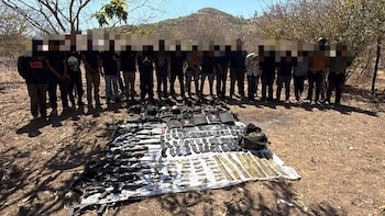 Con arsenal, equipo táctico y