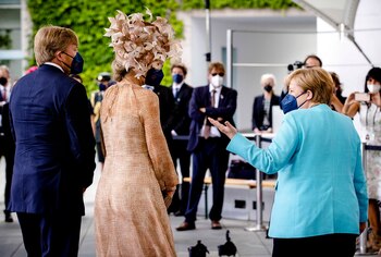 Máxima suele elegir firmas nacionales