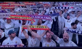 Un aficionado expulsado de las