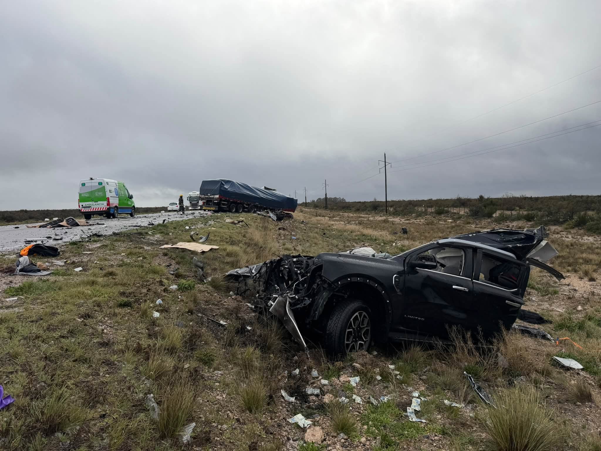 Un accidente de tránsito en una ruta de General Conesa, Río Negro, dejó dos personas fallecidas en una jornada de lluvia (Conesa Informa Hoy)