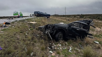 Dos personas murieron y otra sufrió graves heridas en un triple choque en Río Negro