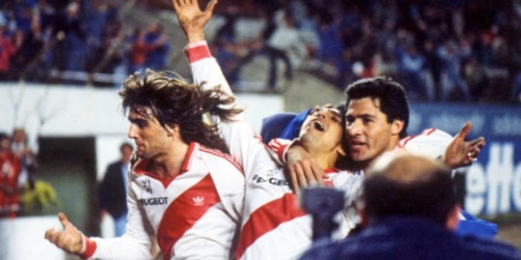 Años del regreso de Ramón Díaz a River Plate: marcó por duplicado en el debut y terminó siendo goleador y campeón