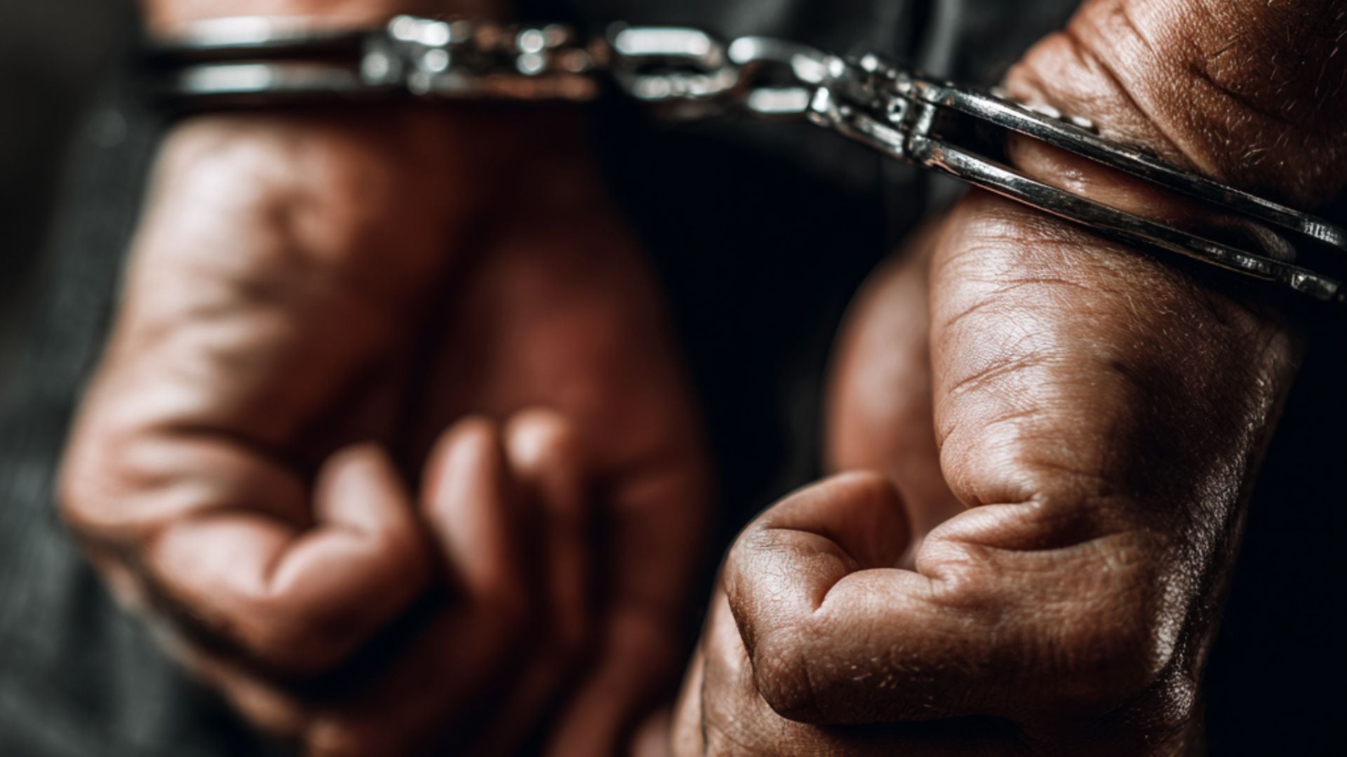 La policía mantiene abierta la investigación sobre la posible participación de Matt Hester en el asesinato y no descarta nuevos cargos (Imagen Ilustrativa Infobae)