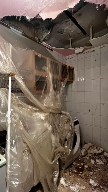 Imagen del desprendimiento del techo de la cocina de Blanca. (Cedida a Infobae)