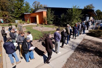 Comienza el voto anticipado en persona en Carolina del Norte (REUTERS/Jonathan Drake)