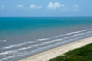 Una playa en East Beach,