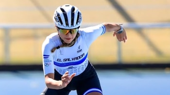 El Salvador en la cima del patinaje: Ivonne Nóchez impone nueva marca mundial en Asunción 2026 y va por más glorias