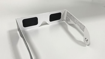 FACUA alerta de la retirada de unas gafas para eclipse de Multiópticas por riesgo de lesiones oculares