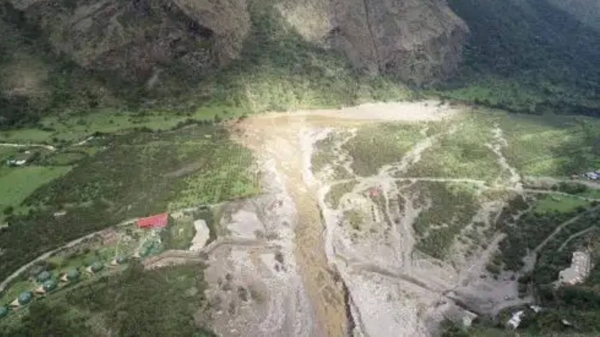 Las autoridades regionales del Cusco analizan suspender temporalmente el ingreso de turistas a Humantay y Salkantay debido a la inestabilidad del tramo de Balconpata. (Gob)