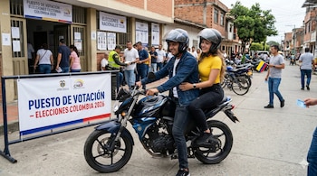 La restricción al parrillero para el 8 de marzo no será automática en todo el país y dependerá de decisiones de alcaldes y gobernadores- crédito VisualesIA