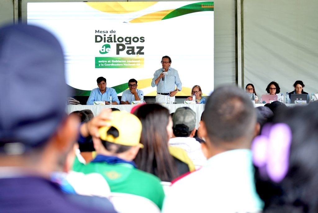 Gobierno colombiano crea zonas para desarme de disidencias: impacto en Argentina