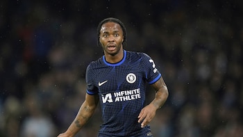 El ex jugador del Chelsea Raheem Sterling fue arrestado por sospecha de conducir bajo los efectos de drogas tras un accidente en una autopista (AP Foto/Dave Thompson, Archivo)