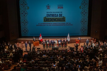 La presidenta electa fue acreditada oficialmente por el Jurado Nacional de Elecciones en el Gran Teatro Nacional. Fotos y videos muestran los momentos más destacados de la ceremonia y las celebraciones posteriores. Difusión