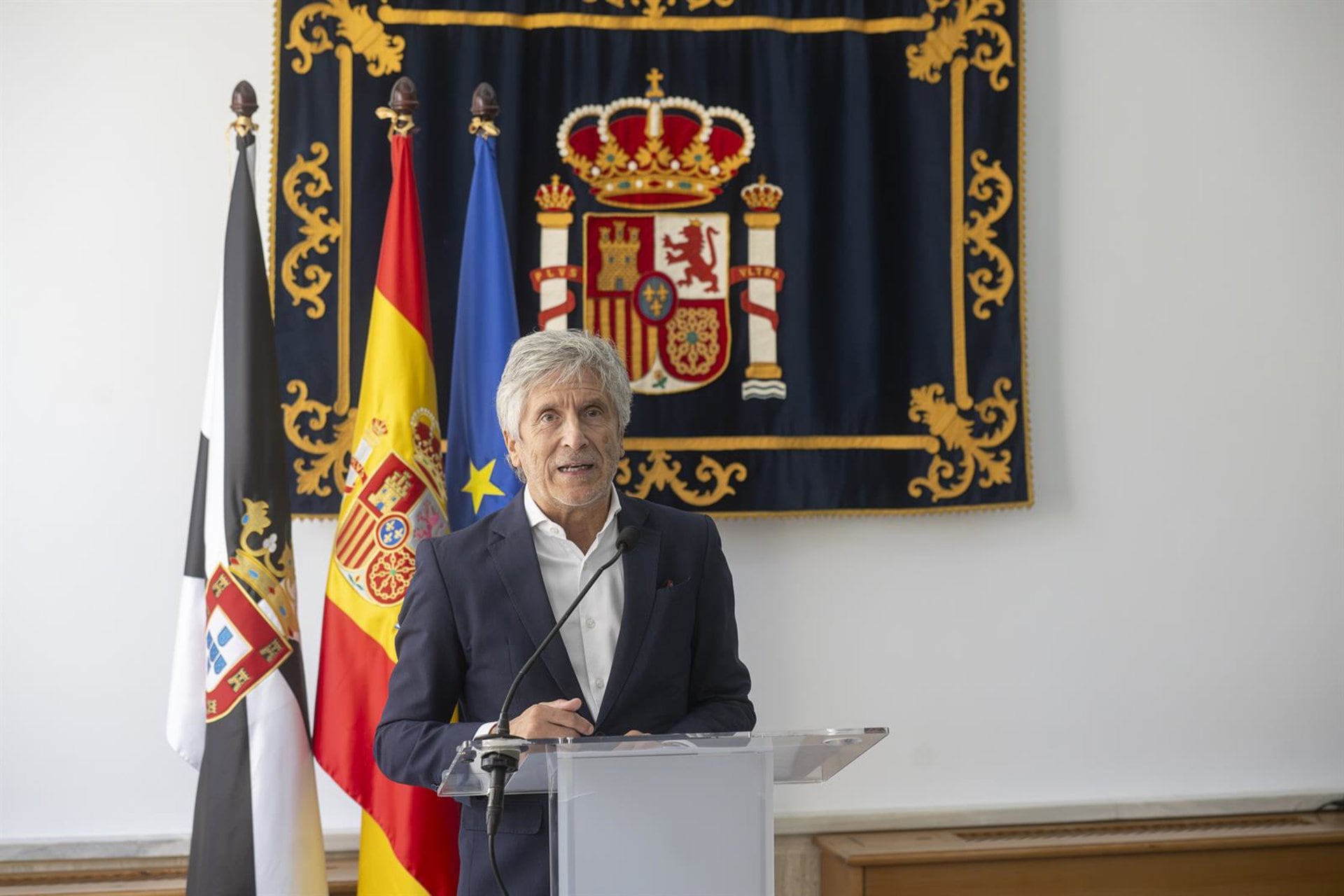 08/09/2026 El ministro del Interior, Fernando Grande-Marlaska, atiende a los medios en la Delegación del Gobierno en Ceuta, a 8 de septiembre de 2026, en Ceuta (España). Marlaska visita el Centro de Acogida Temporal de Extranjeros provisional habilitado por el Ministerio del Interior en el polígono industrial de El Tarajal, para hacer frente a la crisis migratoria que vive la ciudad autónoma.
POLITICA
Marcos Moreno - Europa Press