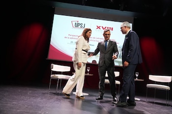 25/09/2026 El ministro Félix Bolaños y la consejera María Jesús San José, junto a Juan José Yáñez Pena..
El ministro de Presidencia, Justicia y Relaciones con las Cortes, Félix Bolaños, ha anunciado este viernes que el Consejo de Ministros aprobará en las próximas semanas el nuevo Real Decreto para mejorar las condiciones laborales de los Letrados de la Administración de Justicia (LAJ).
POLITICA
H.BILBAO-EUROPA PRESS