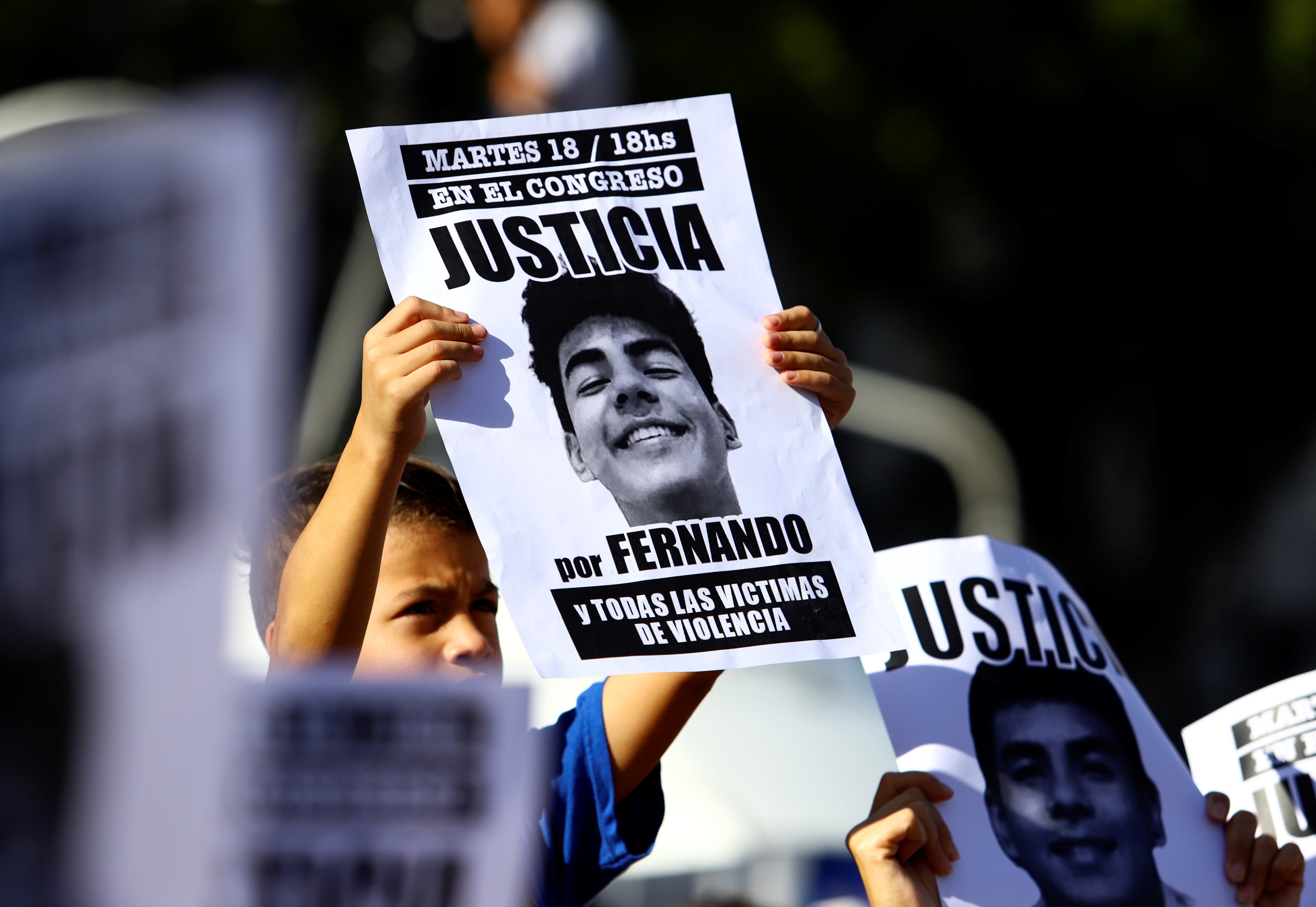 La serie “50 segundos” subraya el rol de los medios en mantener el caso Báez Sosa en la agenda pública (Reuters)