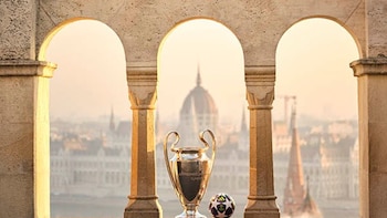 Adidas presenta el balón de