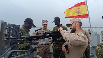 Guardias civiles y militares españoles participan en el ejercicio militar que lidera Estados Unidos en Costa de Marfil
