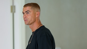 El impactante cambio de look de Cristiano Ronaldo antes de una nueva temporada con el All Nassr: “¿Quién llegó?"