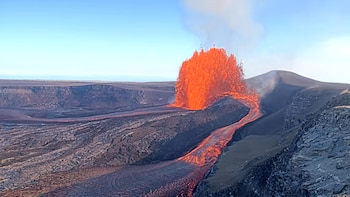 El volcán Kīlauea da una señal antes de lanzar fuentes de lava: qué descubrieron los científicos en Hawái