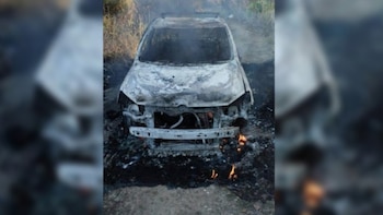 Asaltaron y golpearon a un taxista en Santa Fe, le robaron el auto y más tarde lo prendieron fuego