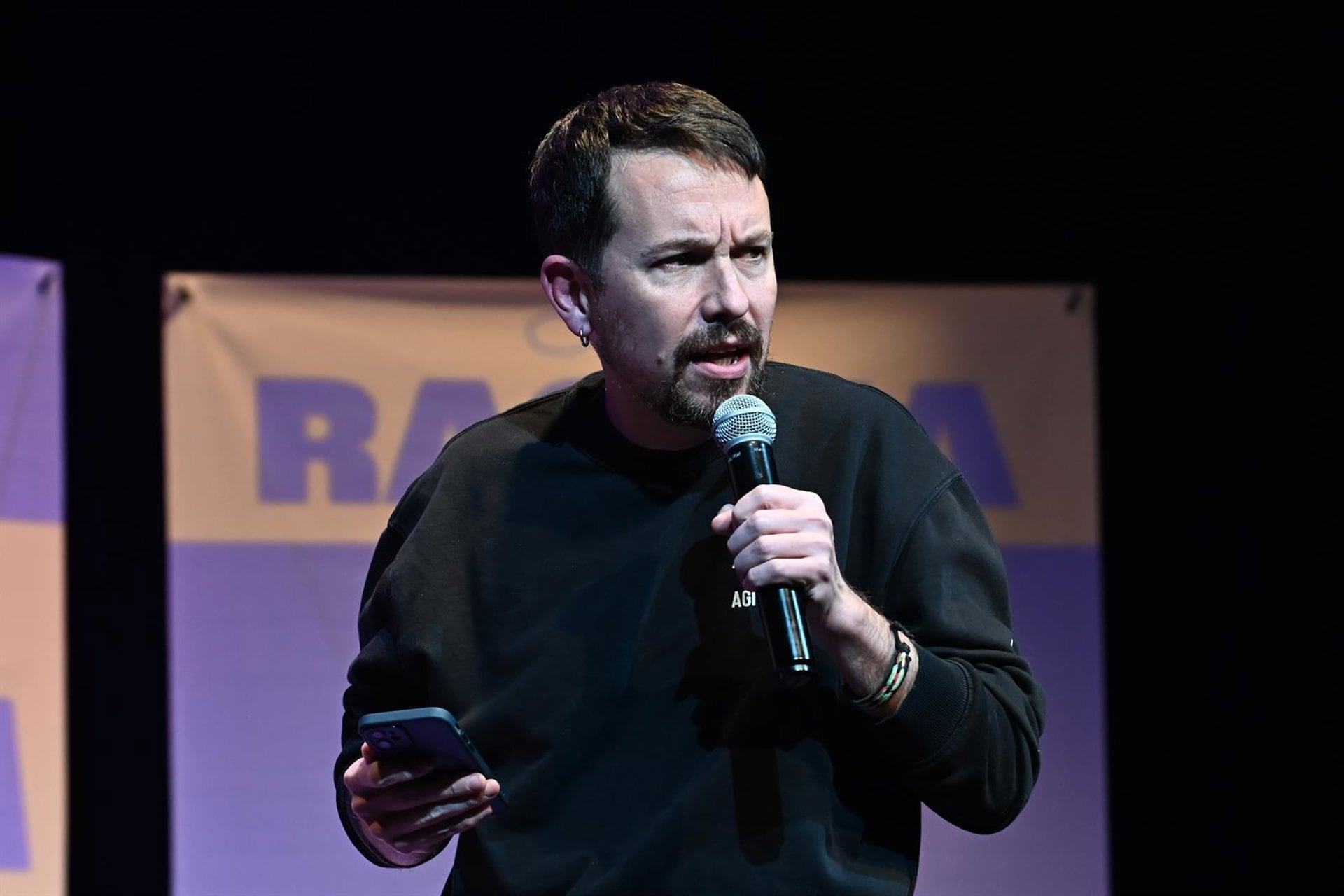 Iglesias ve ganas de una candidatura Rufián-Montero y pregunta si IU daría escaño a Podemos si queda fuera el 17M Iglesias ve ganas de una candidatura Rufián-Montero y pregunta si IU daría escaño a Podemos si queda fuera el 17M