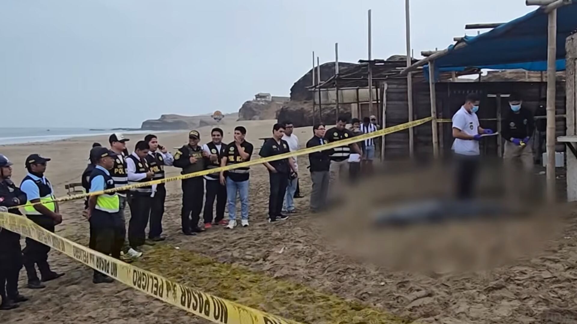 Hallan cuerpo de mujer calcinado y con 11 balazos en playa Cabeza de León: Fiscalía investiga crimen ocurrido al sur de Huacho