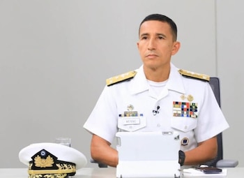 El ministro de Defensa de