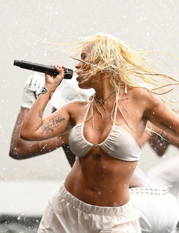 Karol G sorprendió con una