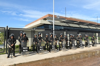 Militares custodian las oficinas de