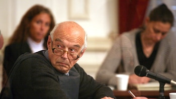 El cura represor Christian von Wernich, preso por crímenes de lesa humanidad, pidió un permiso para ver al papa León XIV